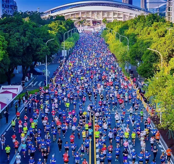 Hi-Q grupp jookseb koos Zhuhai maratonil